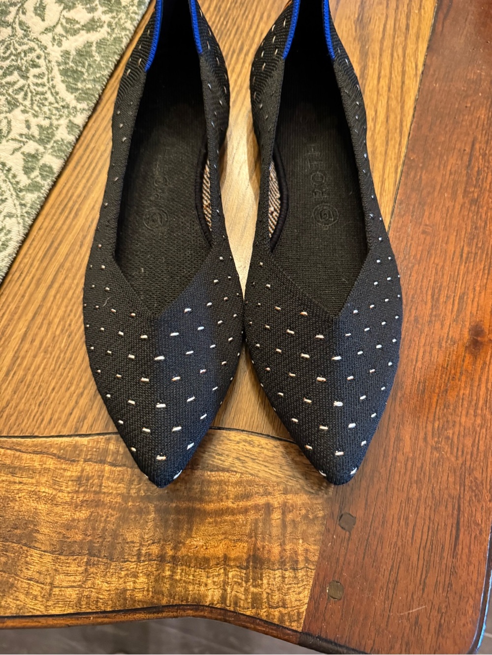 Rothy’s RETIRED The Point Ivy Polka Dot Black Knit Ballet Flat Size 9 1/2 - Picture 3 of 5